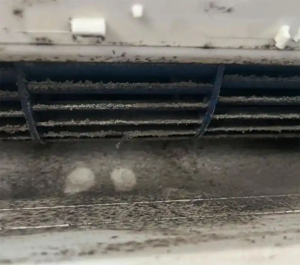 孙吴空调吹的风有股烧焦味是怎么回事